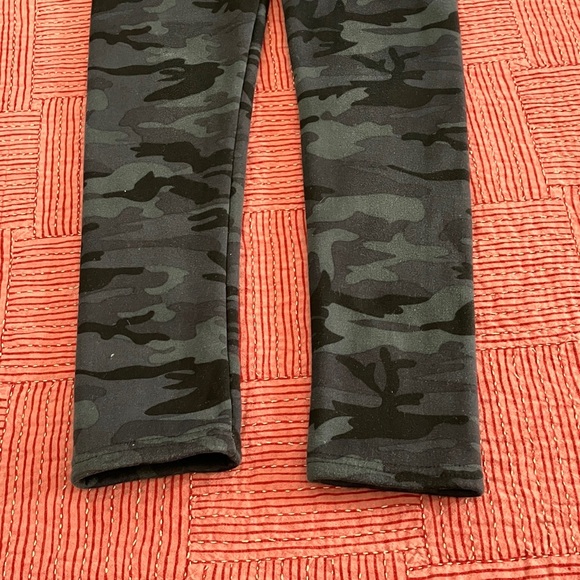 Just Cozy Womens size XS / Small thick fleece Camouflage Leggings - Picture 12 of 14